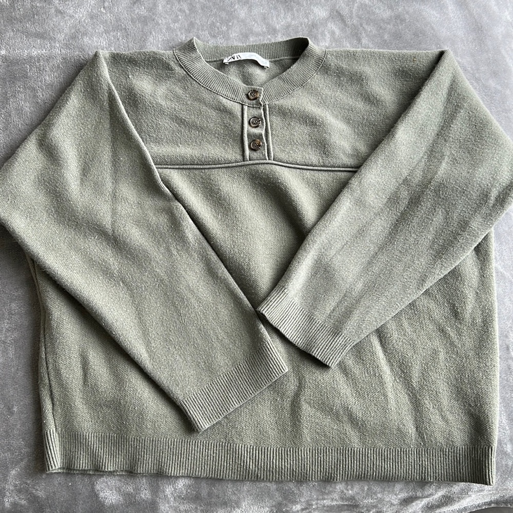 Green Zara button sweater. Size Medium